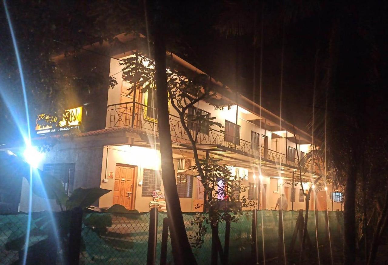 Dlite Beach Grove Cottages Alībāg Buitenkant foto